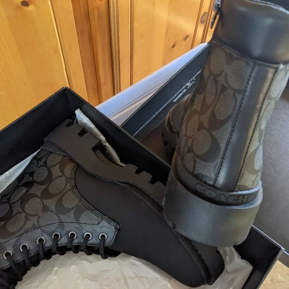 NWT Womans Citysole Lace Up Boot In Signature Jacquard - Picture 4 of 4